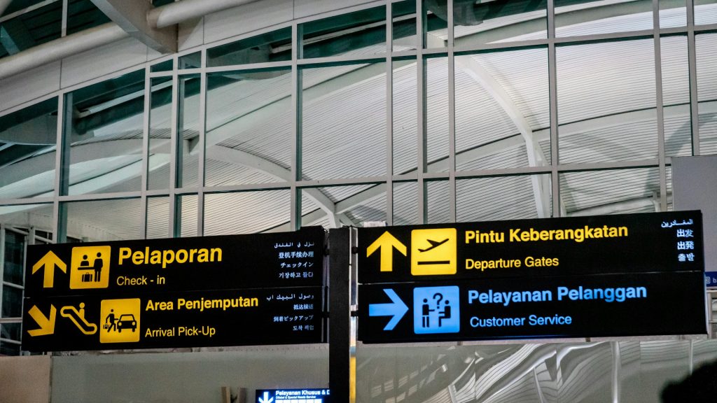 Airport instructions on where to apply for visa on arrival